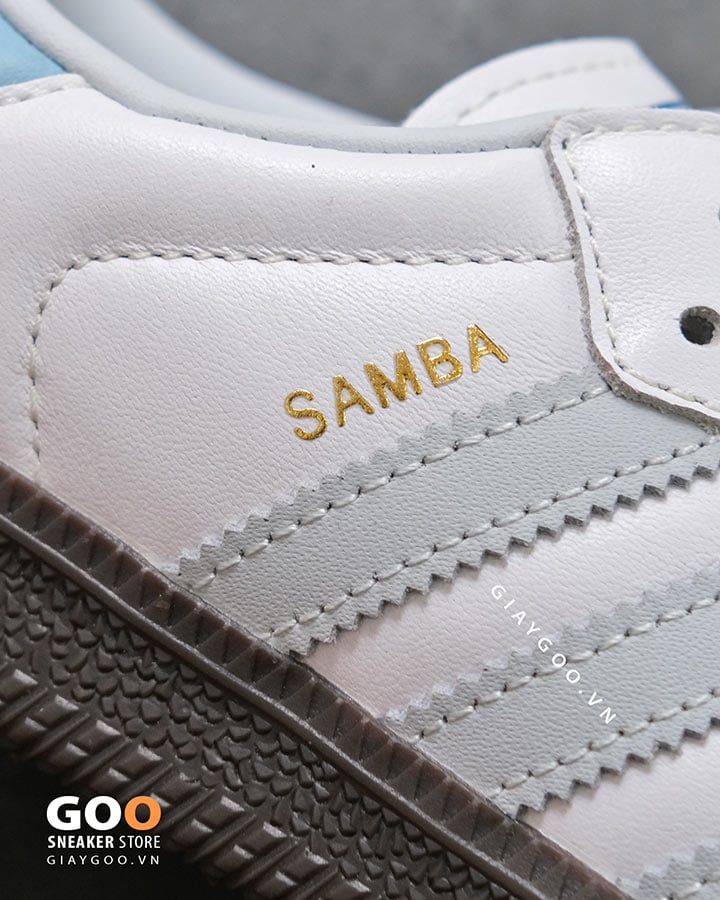 chữ samba bên hông giày samba