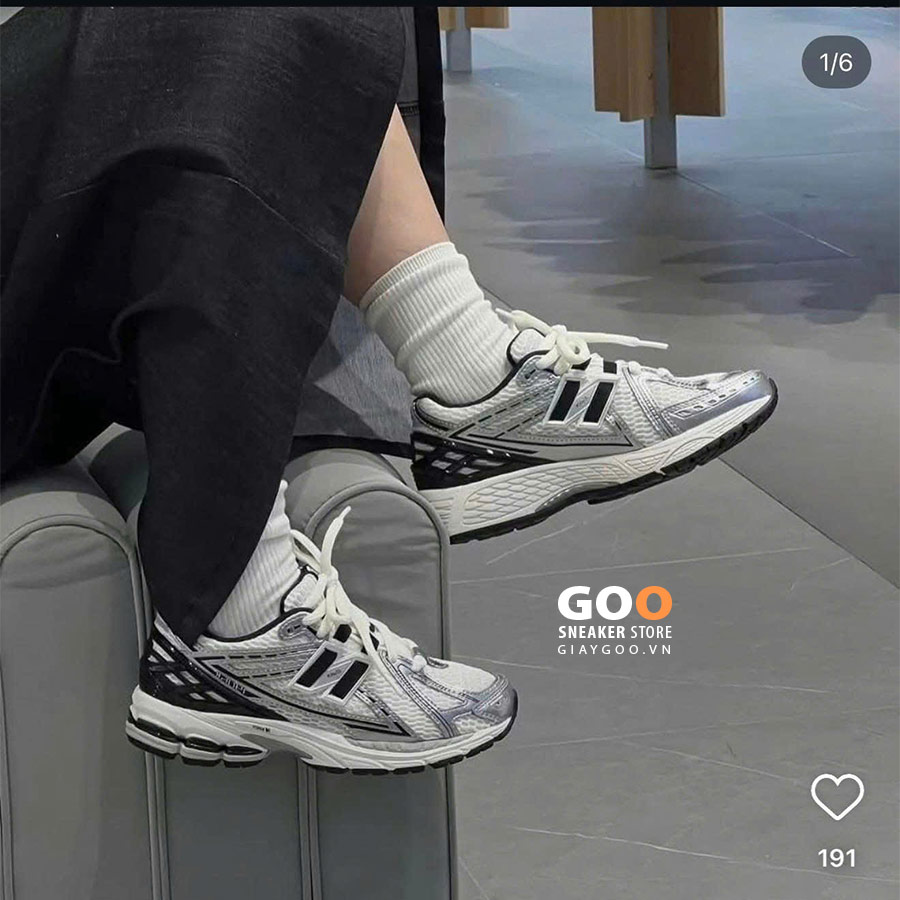 giày New Balance 1906r Silver Metallic Black on feet nữ