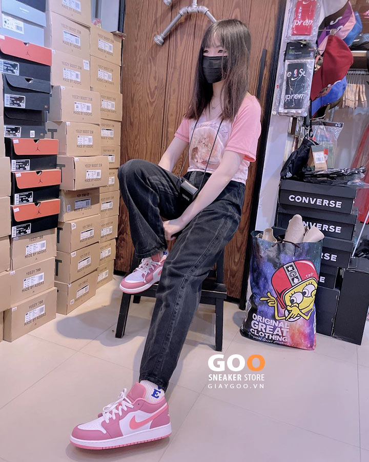 giày Jordan 1 Low Desert Berry outfit  nữ