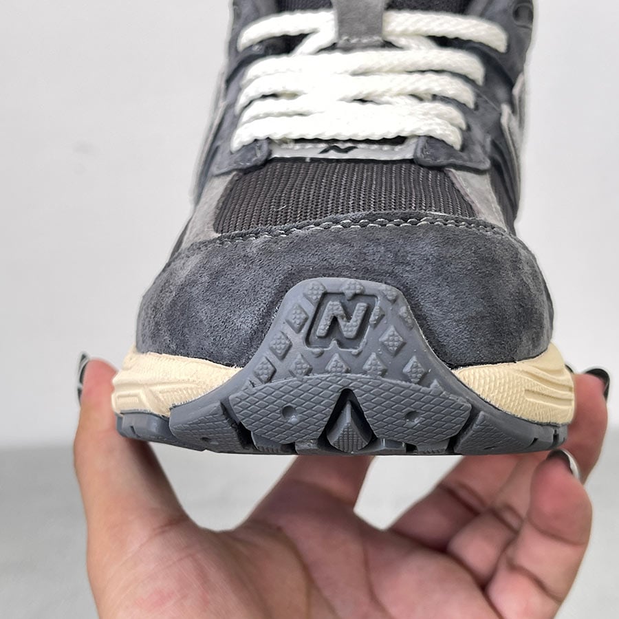 Giày New Balance 2002R Grey Suede Phantom Magnet rep 11 like auth