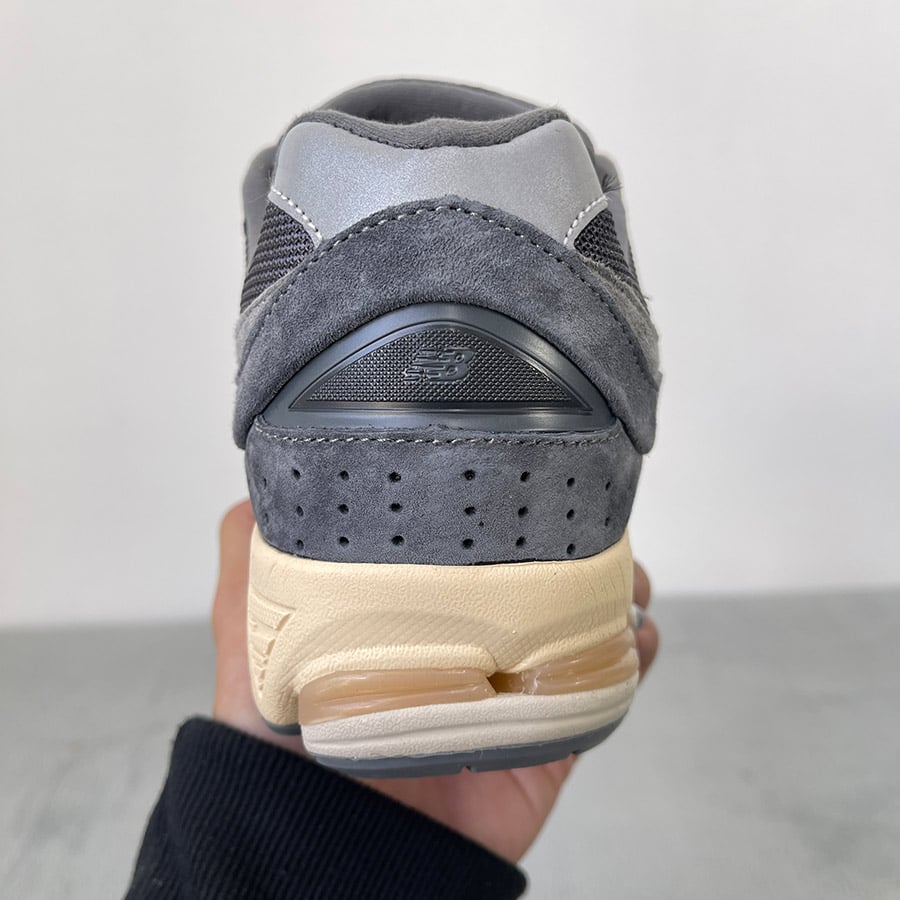 Giày New Balance 2002R Grey Suede Phantom Magnet rep 11 like auth