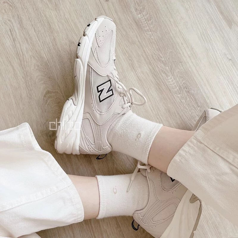Giày New Balance 530v2 Retro Khaki on feet