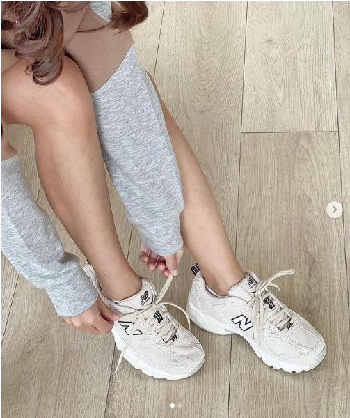 Giày New Balance 530v2 Retro Khaki on feet