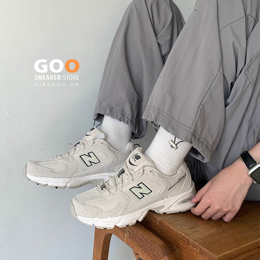 Giày New Balance 530v2 Retro Khaki on feet