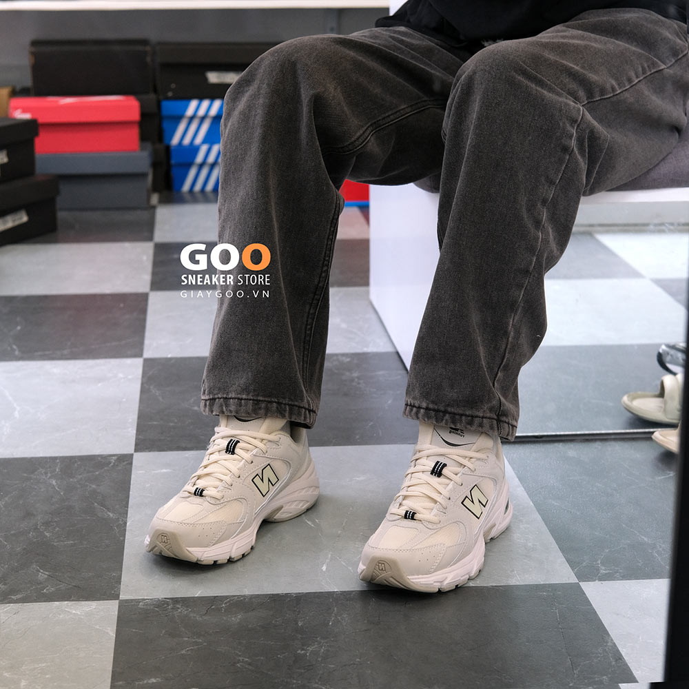 Giày New Balance 530v2 Retro Khaki on feet