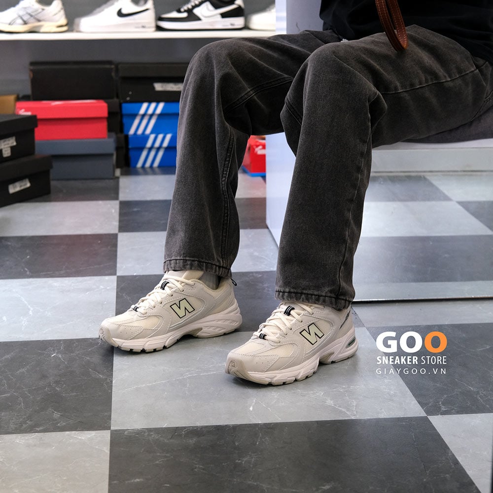Giày New Balance 530v2 Retro Khaki on feet