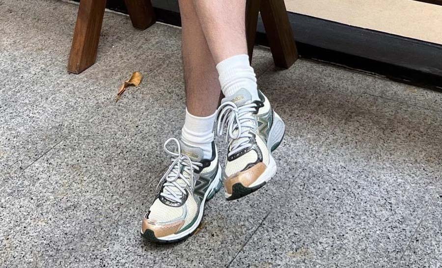 Giày New Balance Sơn Tùng 860v2 Aime Leon Dore Green rep 11 on feet