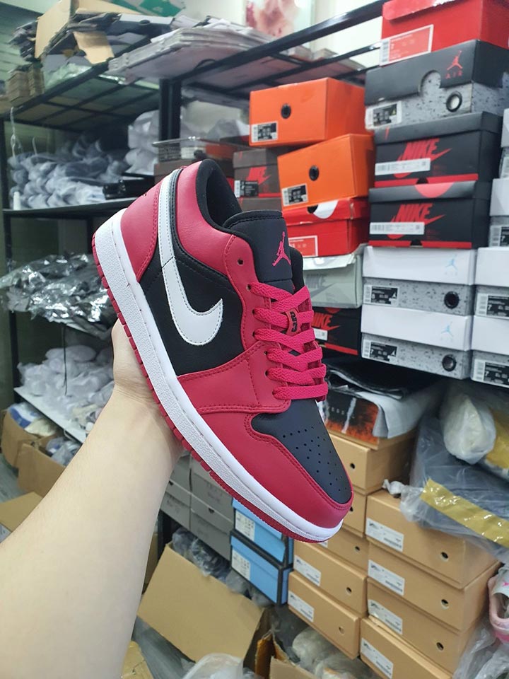 Jordan 1 Low Very Berry Like Auth