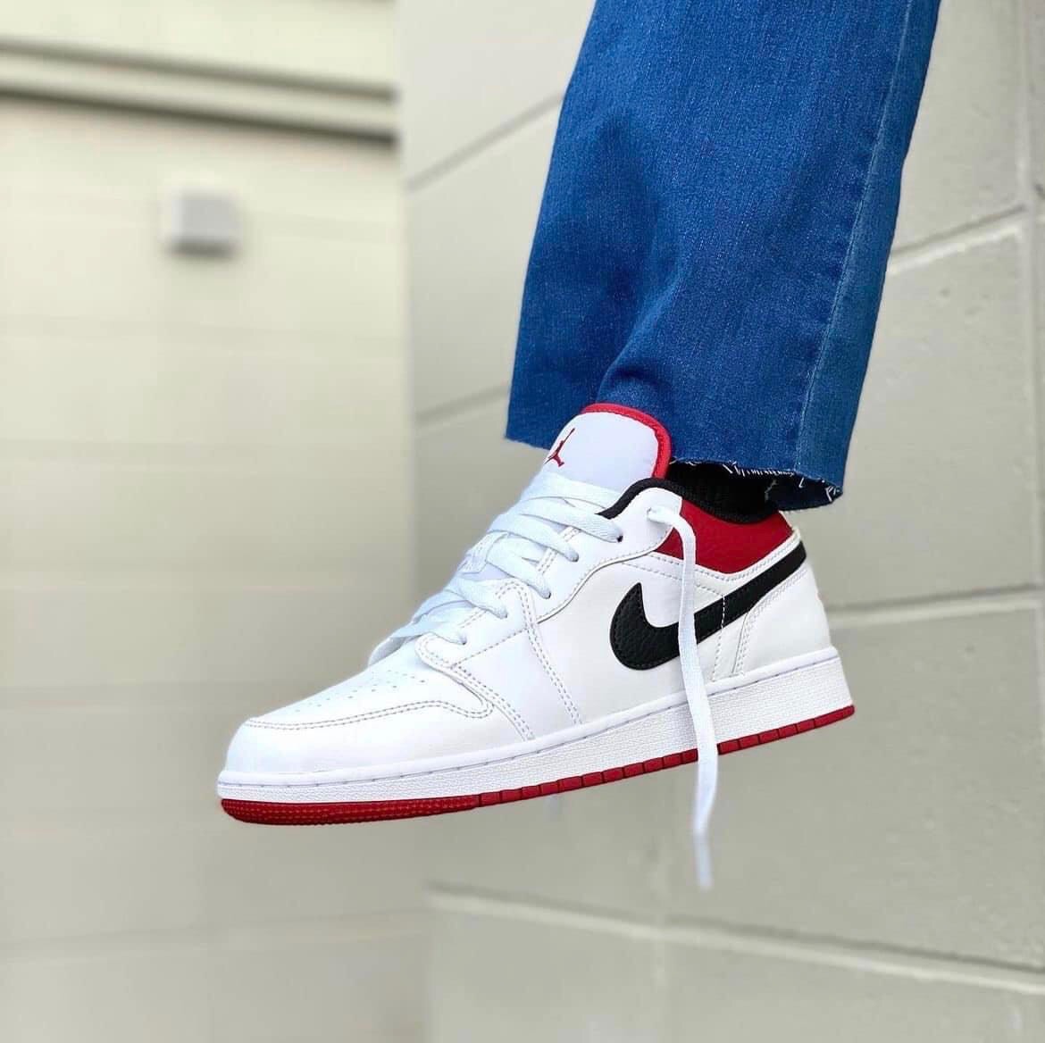 Jordan 1 Low White Gym Red  lên chân