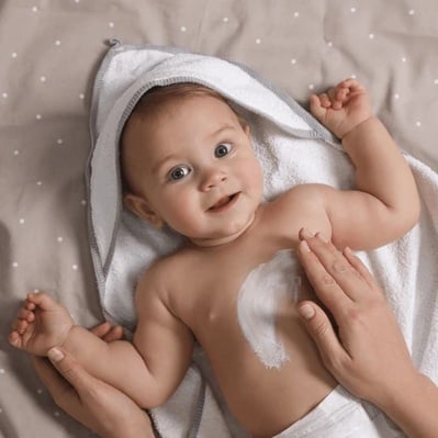 Khi Nào Bạn Có Thể Thoa Kem Dưỡng Da Cho Trẻ Sơ Sinh?