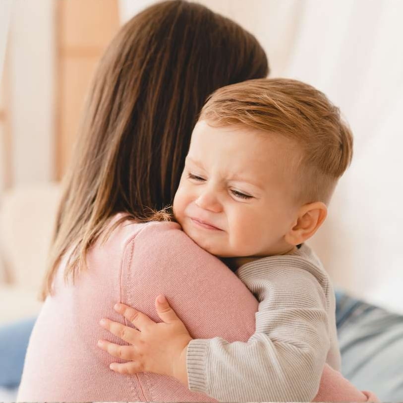 Những Dấu Hiệu Bé Bị Nhạy Cảm Quá Mức Và Cách Xoa