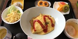 Ngỡ ngàng trước những bữa ăn 