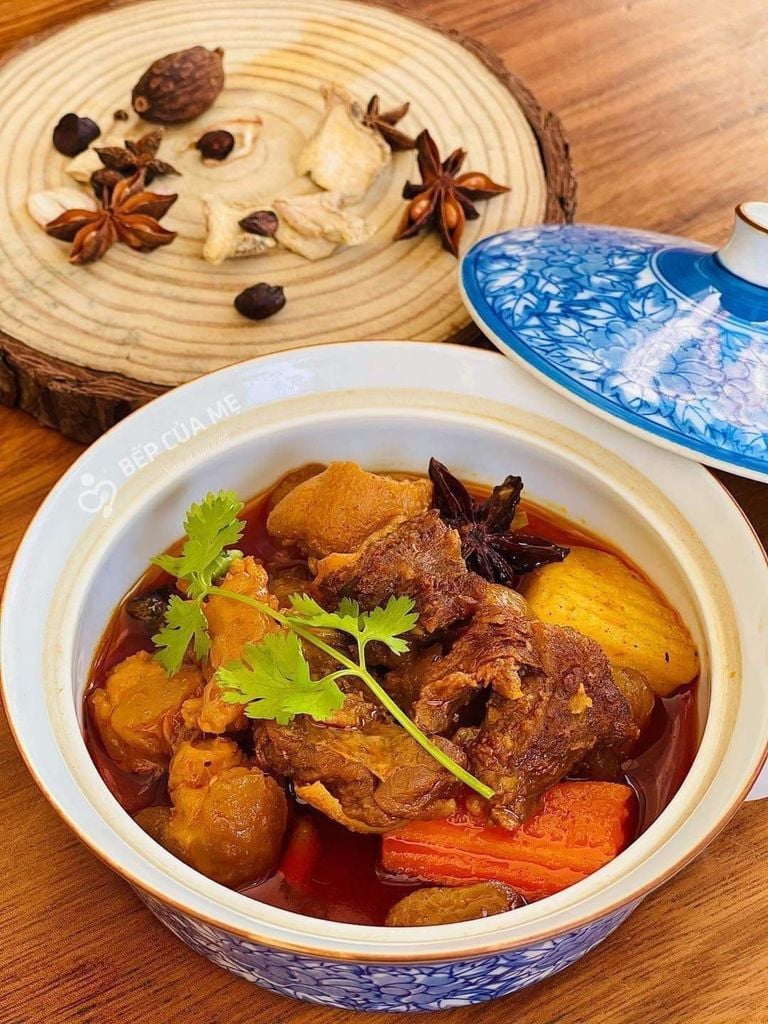 Bò Sốt Vang – Bếp Của Mẹ Đưa Hương Vị Á Âu Về Bữa Cơm Gia Đình