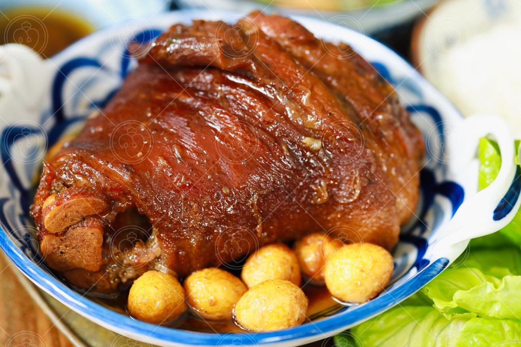 Bắp Giò Kho Trứng Bếp Của Mẹ – Hương Vị Gia Đình Trong Từng Món Ăn