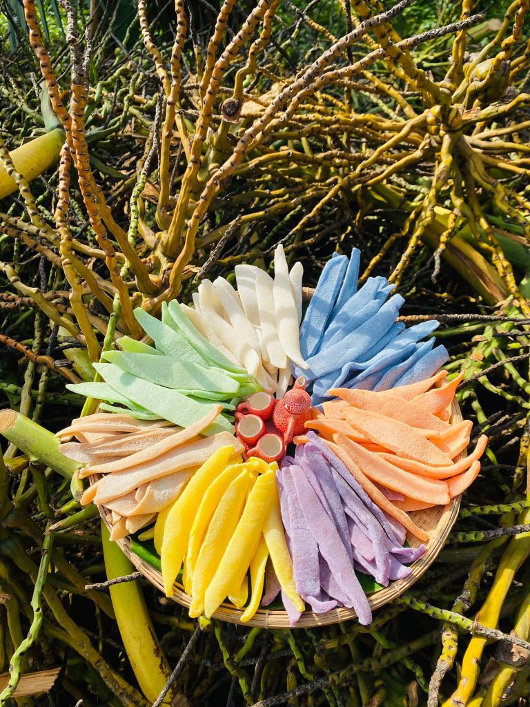 Miếng Mứt Dừa Dẻo Miếng Dài – Vị Ngọt Ngào Của Mùa Xuân