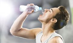 Lịch trình uống nước ấm trong ngày giúp bạn giảm tới 4,5kg chỉ sau 1 tuần