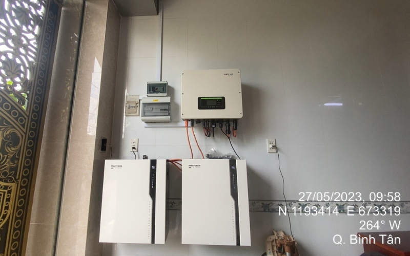 Hệ thống điện mặt trời hoà lưới có lưu trữ 12 tấm pin (6,9kWp) tại Bình Tân