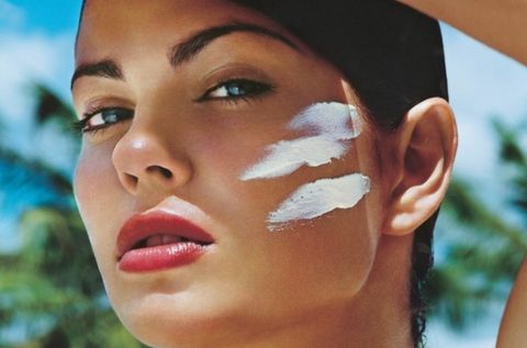 HƯỚNG DẪN THOA KEM CHỐNG NẮNG KHI TRANG ĐIỂM SAO CHO HIỆU QUẢ