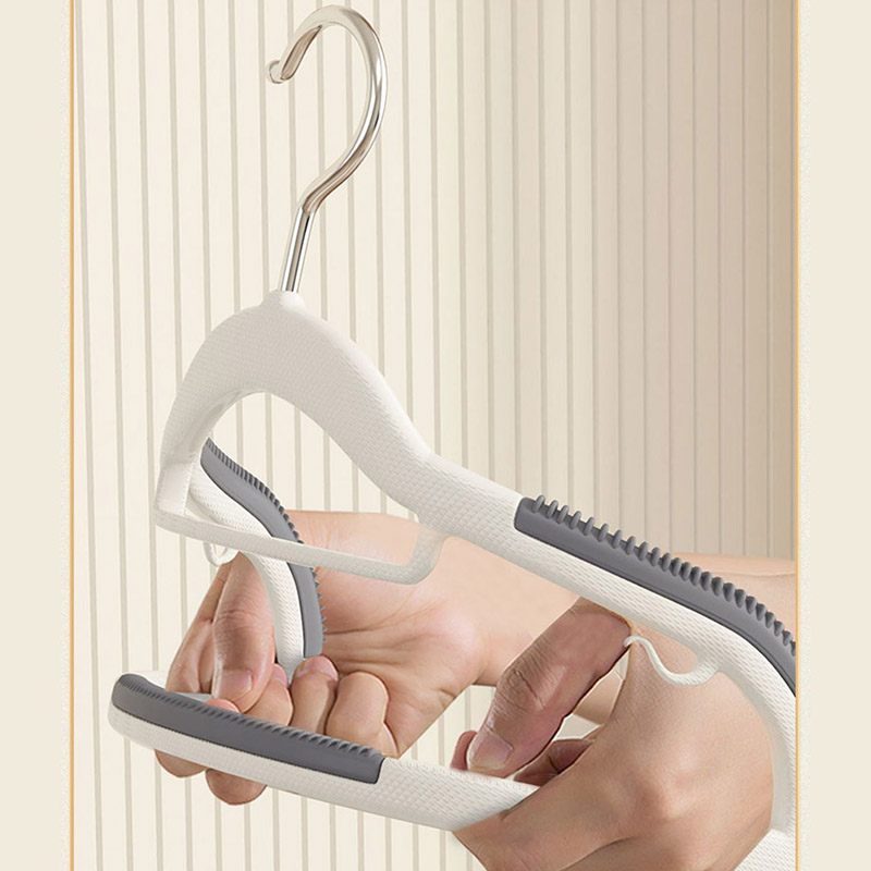 Móc treo quần áo chống trơn trượt 360 độ