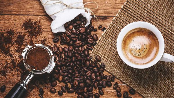 Đau dạ dày nên tránh chất kích thích caffeine