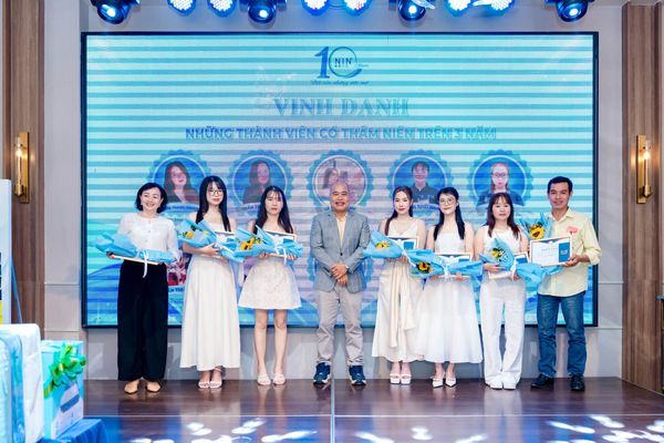 Vinh danh cống hiến
