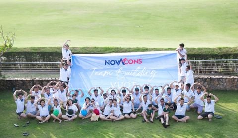 OVERCOMING THE WAVES - Teambuilding 2023 Novacons