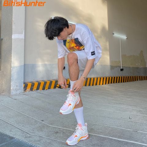 Bật mí cách mang giày cổ cao dễ dàng trong vòng 1 nốt nhạc