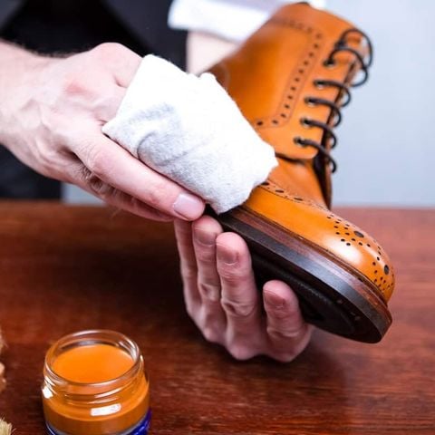 Bí kíp chăm sóc giày da đúng cách bền đẹp như mới