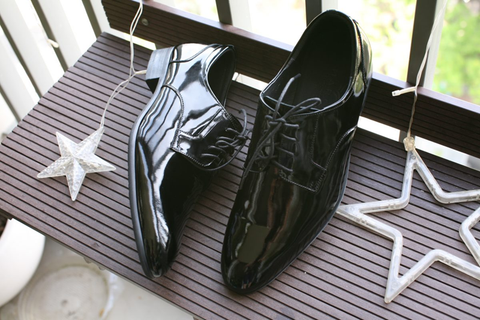 Hướng dẫn 6 cách mang giày tây đúng cách cho người mới