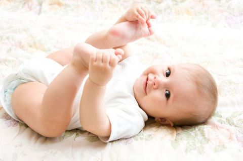 Trẻ sơ sinh hay vặn mình nguyên nhân, cách chữa hiệu quả