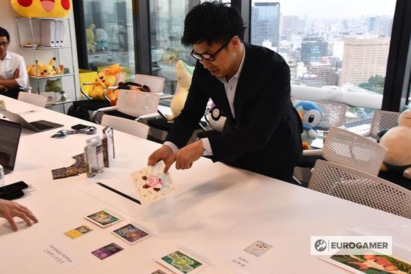 Đột nhập nơi tạo ra những thẻ bài Pokemon quyến rũ