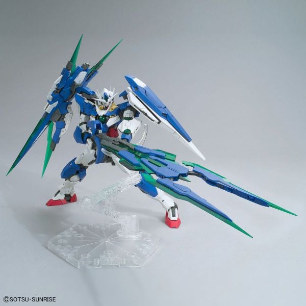 00 QAN[T] Full Saber MG gundam Nhật Bản