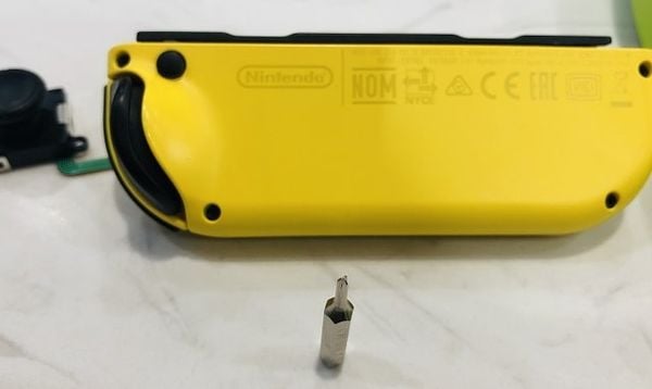 Open Joy-con's Y-screw