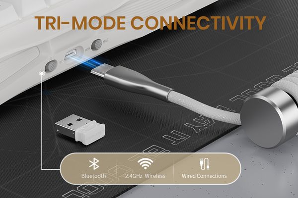 Bàn phím cơ GravaStar Mercury K1 Lite Snow White nổi bật trên bàn làm việc, hiện đại với ánh sáng RGB