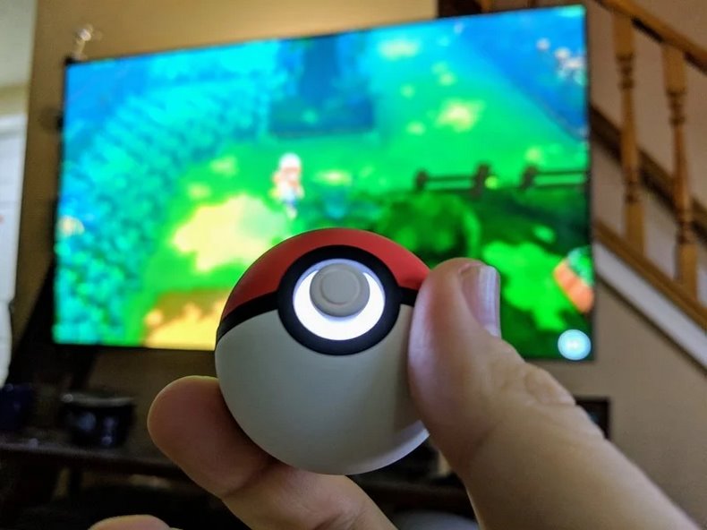 Joy-con Poke Ball Plus, món phụ kiện không thể thiếu với game thủ mê Pokemon