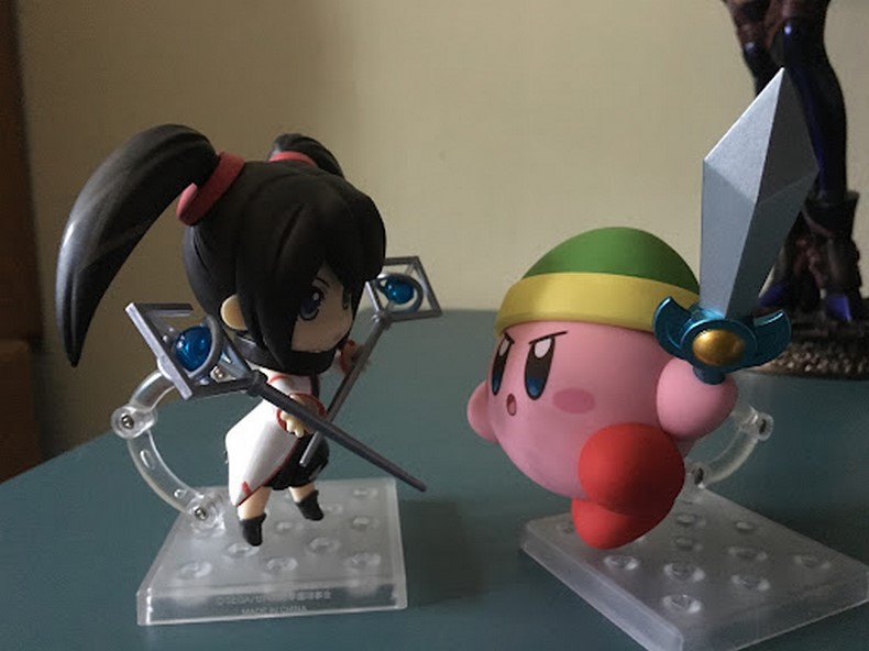 Chơi mô hình Kirby chung với mô hình nhân vật khác