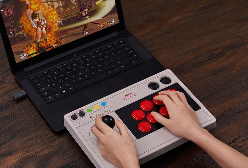 Một Tay game thùng Arcade Stick lý tưởng cần có các đặc điểm nào?
