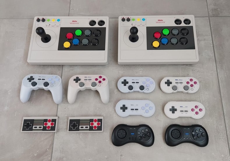 Những chiếc tay cầm đậm chất retro lay động lòng người của 8BitDo