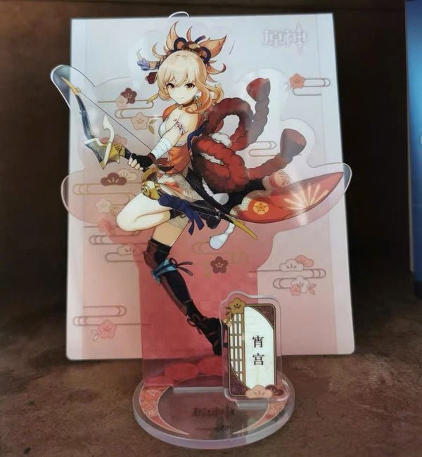 Hãy để nhân vật yêu thích trong Genshin Impact luôn bên bạn với Standee Tấm trang trí Genshin Impact Inazuma NG03 đẹp mắt