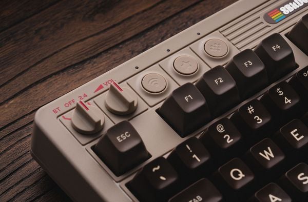 Bàn phím cơ 8BitDo Retro Mechanical Keyboard - C64 Edition chính hãng chất lượng tốt thiết kế nhỏ gọn phối màu trang nhã tinh tế