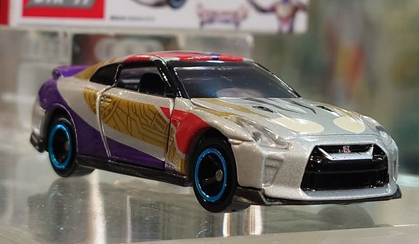 Tìm mua đồ chơi mô hình xe Tomica UTR-11 Ultraman Trigger chính hãng takara tomy