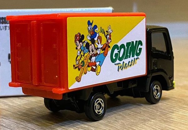 Đồ chơi mô hình xe Tomica No. 48 Isuzu Elf Mickey & Friends Truck xe tải chở hàng disney màu đỏ đen đẹp mắt cao cấp chất lượng tốt mua trưng bày góc học tập làm việc