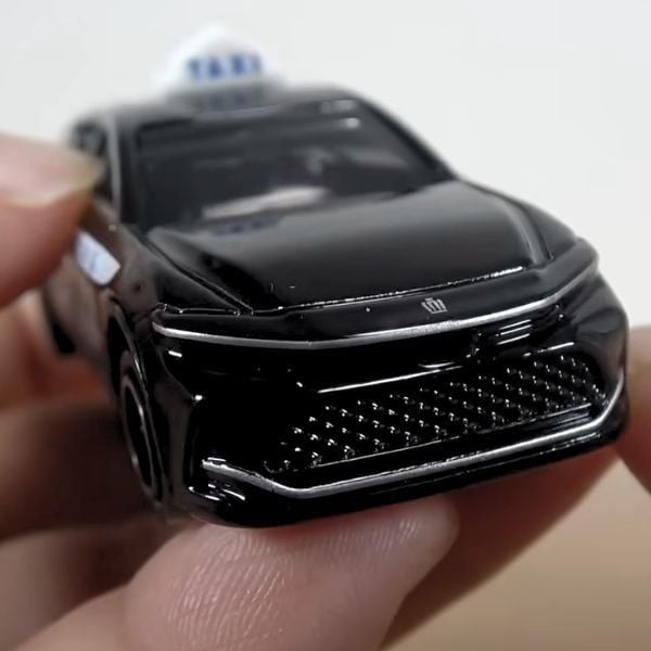 Xe mô hình Tomica Event 14 Toyota Crown Crossover nShop giao hàng toàn quốc