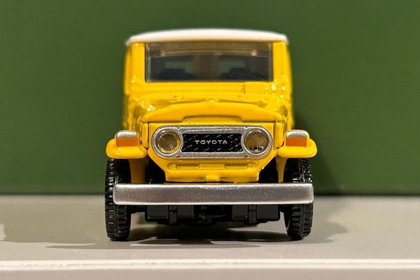 Cửa hàng chuyên bán Đồ chơi mô hình xe Tomica Premium 04 Toyota Land Cruiser xe hơi thể thao màu vàng đẹp rẻ có giao hàng nhiều ưu đãi chất lượng làm quà tặng trang trí trưng bày sưu tầm