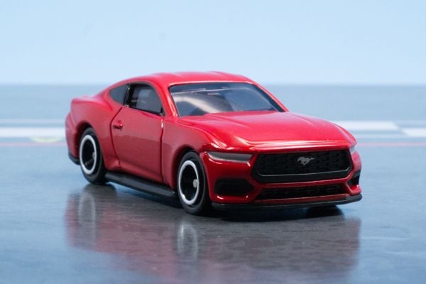 Review mô hình xe đồ chơi chính hãng Tomica No. 91 Ford Mustang Ecoboost Fastback độc đáo và chi tiết