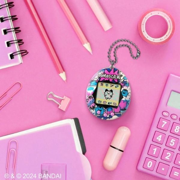 Máy nuôi gà ảo Original Tamagotchi Ginjirotchi Comic Book có bán tại website nShop