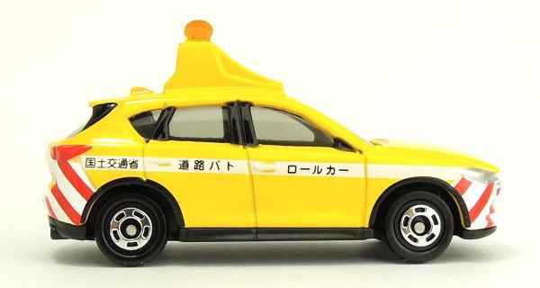 Đồ chơi mô hình Xe tuần tra mô hình Tomica No. 93 Mazda CX-5 Road Patrol Car màu vàng đẹp giá rẻ chính hãng nhật bản làm quà tặng trang trí trưng bày góc học tập bàn làm việc không gian sống