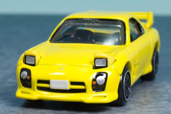 Tomica Premium Unlimited 12 Initial D Mazda RX-7 FD Takahashi Keisuke là mô hình xe đồ chơi siêu đẹp để trưng bày