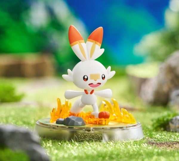 Figure Scorbunny Blokees 74011 tạo dáng chiến đấu với hiệu ứng lửa tại nShop