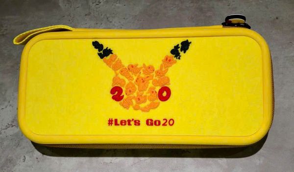 Bóp đựng Nintendo Switch OLED Pokemon Pikachu Kỷ Niệm 20 Năm thiết kế màu sắc đẹp mắt dễ thương nổi bật phụ kiện đa năng tiện dụng